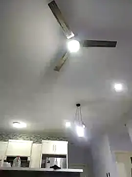 Snapshot of 18lue85 chatting on 03/15/26, 03:07 18lue85 online show from 03/15/26, 03:07