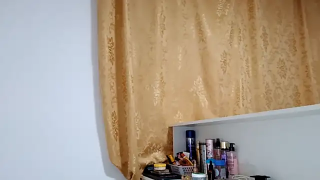 Snapshot of EsterSantopietro chatting on 02/25/26, 10:08 EsterSantopietro online show from 02/25/26, 10:08