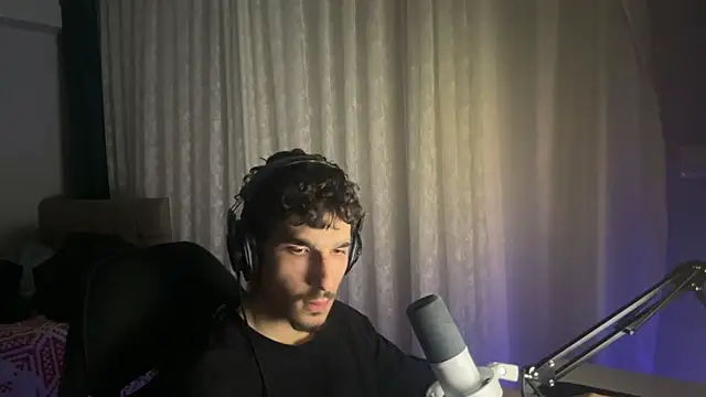 Snapshot of enesbabakral chatting on 03/02/26, 04:14 enesbabakral online show from 03/02/26, 04:14