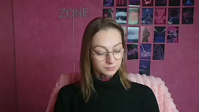 Snapshot of Esmi_Winter chatting on 02/18/26, 06:20 Esmi Winter online show from 02/18/26, 06:20