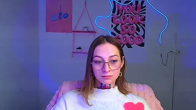 Snapshot of Esmi_Winter chatting on 02/22/26, 06:24 Esmi Winter online show from 02/22/26, 06:24