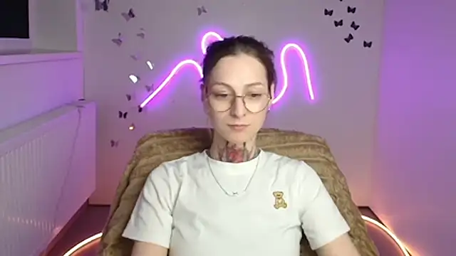 Esmi Winter online show from 04/22/26, 11:34