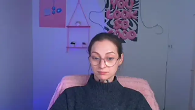 Esmi Winter online show from 04/23/26, 11:42