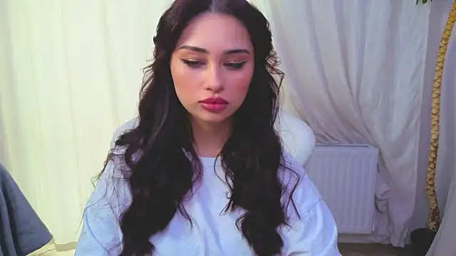 Sofia Plump online show from 04/13/26, 12:54