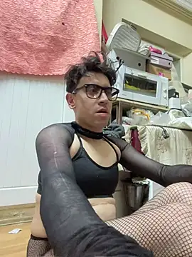 Femboysissy1919 online show from 04/16/26, 09:39