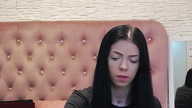 PeachyElla26 online show from 02/12/26, 05:35