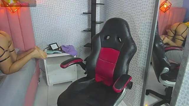 KAROLAGREY online show from 04/25/26, 12:52