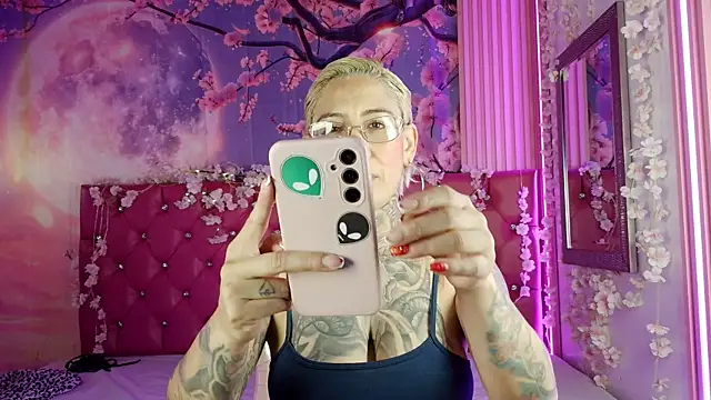 Everlyn sexx online show from 04/18/26, 02:43