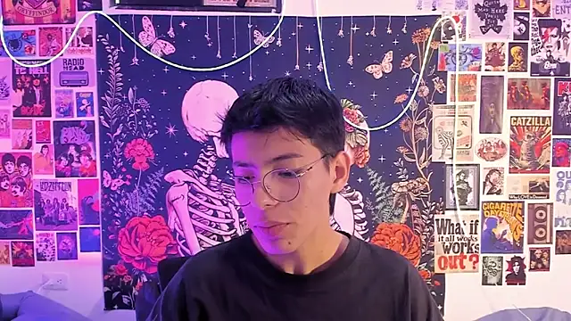 Snapshot of alextop_ chatting on 02/13/26, 06:15 alextop online show from 02/13/26, 06:15