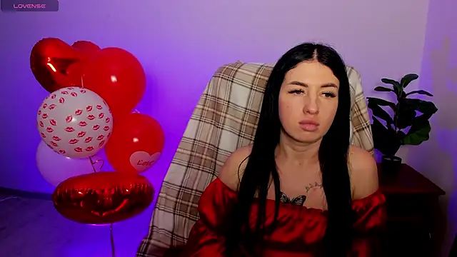 Snapshot of milanasky5 chatting on 02/13/26, 04:03 milanasky5 online show from 02/13/26, 04:03