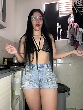 Snapshot of samanta_big_ass_ chatting on 05/17/26, 01:29 samanta big ass online show from 05/17/26, 01:29
