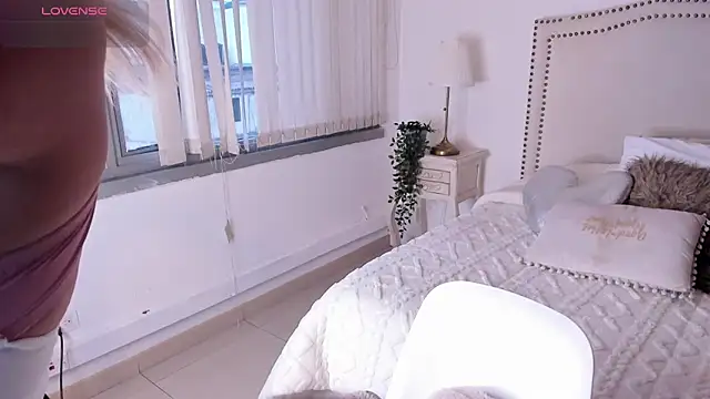 Maya-jhons online show from 03/20/26, 11:37