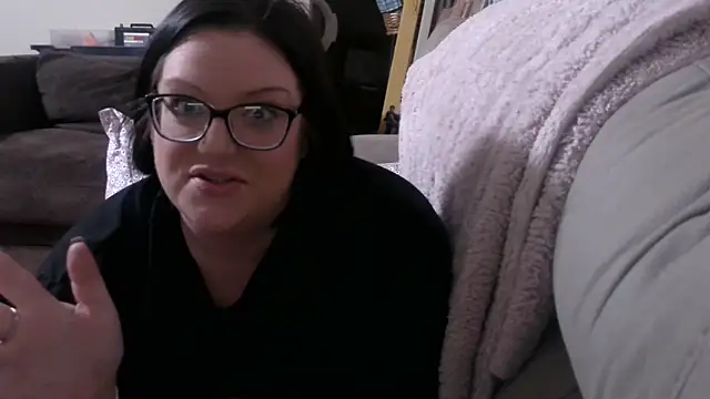 FreaksOffALeash3261 online show from 04/21/26, 03:46