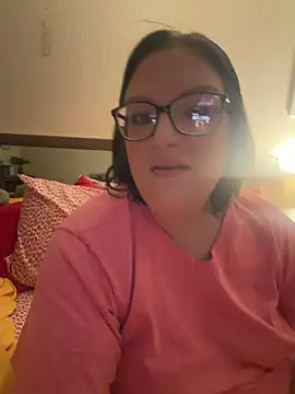 Snapshot of FreaksOffALeash3261 chatting on 05/16/26, 12:04 FreaksOffALeash3261 online show from 05/16/26, 12:04