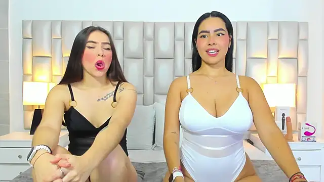 paola katy dicks online show from 04/22/26, 07:48