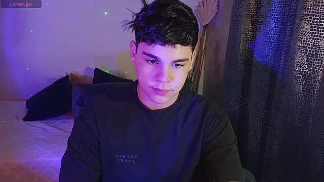 Snapshot of eithan_jonnes chatting on 02/22/26, 09:24 eithan jonnes online show from 02/22/26, 09:24