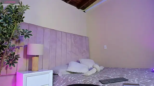 Ashley Beaomunt online show from 04/01/26, 11:22