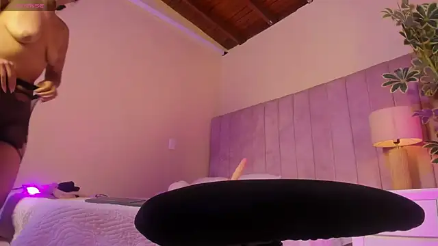 Ashley Beaomunt online show from 04/16/26, 11:11