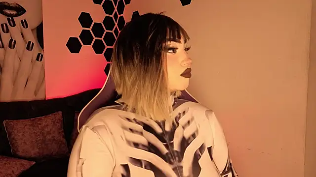 Snapshot of meowboo chatting on 02/12/26, 01:44 meowboo online show from 02/12/26, 01:44