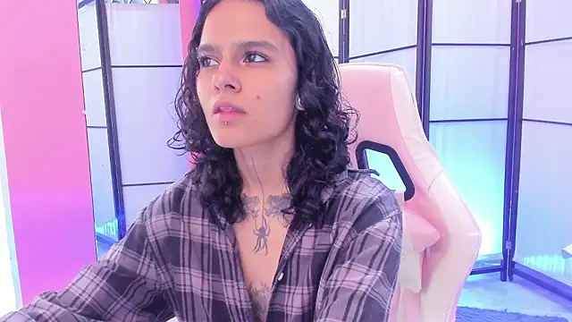 Snapshot of Julianne_7 chatting on 02/16/26, 07:32 Julianne 7 online show from 02/16/26, 07:32