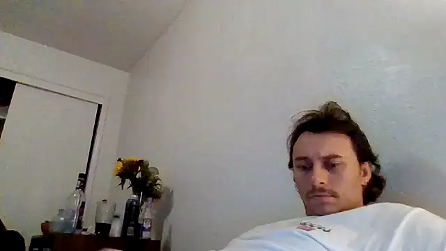 Snapshot of Tallhungandcloudy chatting on 02/18/26, 07:48 Tallhungandcloudy online show from 02/18/26, 07:48