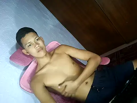 UrAsian Turjak online show from 03/11/26, 06:52