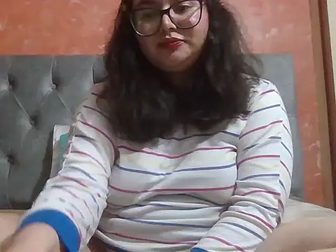 Snapshot of DearestKittyKat chatting on 02/16/26, 04:19 DearestKittyKat online show from 02/16/26, 04:19