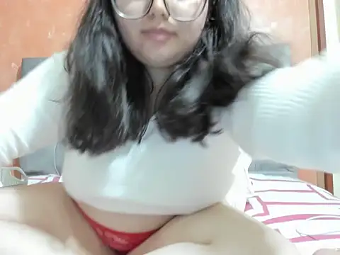 Snapshot of DearestKittyKat chatting on 02/27/26, 06:35 DearestKittyKat online show from 02/27/26, 06:35