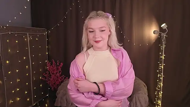 Snapshot of TobiteAnnie chatting on 02/19/26, 04:58 TobiteAnnie online show from 02/19/26, 04:58