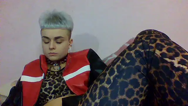 Snapshot of AlisaDear257 chatting on 02/25/26, 01:21 AlisaDear257 online show from 02/25/26, 01:21