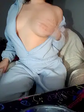 Snapshot of HornyCumBitch chatting on 02/11/26, 02:33 HornyCumBitch online show from 02/11/26, 02:33