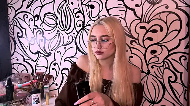 Snapshot of Kat_Catherine chatting on 02/14/26, 04:37 Kat Catherine online show from 02/14/26, 04:37