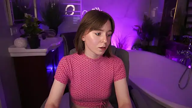 SofiaLuxuryy online show from 04/21/26, 08:01