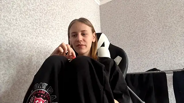 Snapshot of Sweety_Burger chatting on 02/25/26, 12:04 Sweety Burger online show from 02/25/26, 12:04