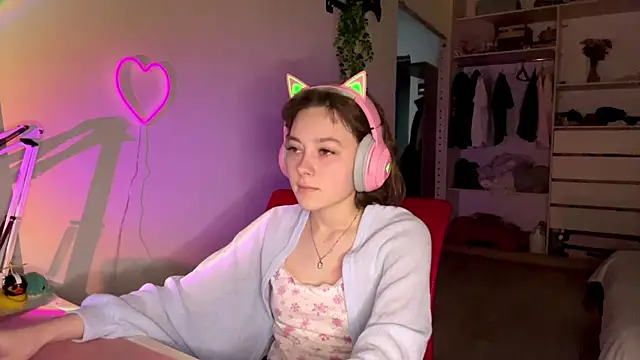 Snapshot of SlunkRear chatting on 02/18/26, 10:17 SlunkRear online show from 02/18/26, 10:17