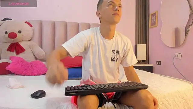 Snapshot of Dylan_and_Kim chatting on 02/20/26, 12:27 Dylan and Kim online show from 02/20/26, 12:27