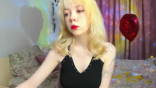 Rochelle kitty online show from 03/25/26, 02:12