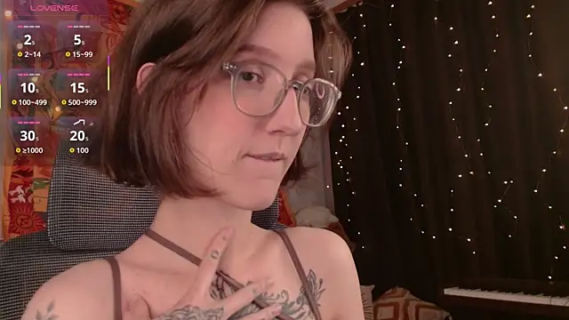 Snapshot of lolami_ chatting on 07/15/26, 07:24 lolami online show from 07/15/26, 07:24