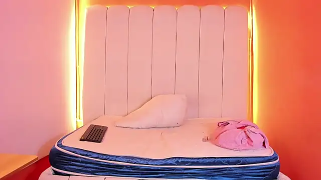 Snapshot of NaughtyVibes_OS chatting on 02/10/26, 01:48 NaughtyVibes OS online show from 02/10/26, 01:48