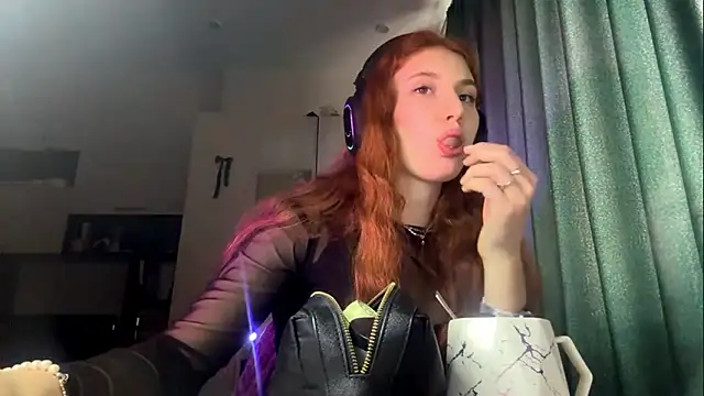 Snapshot of AliceCarrol chatting on 02/16/26, 02:13 AliceCarrol online show from 02/16/26, 02:13