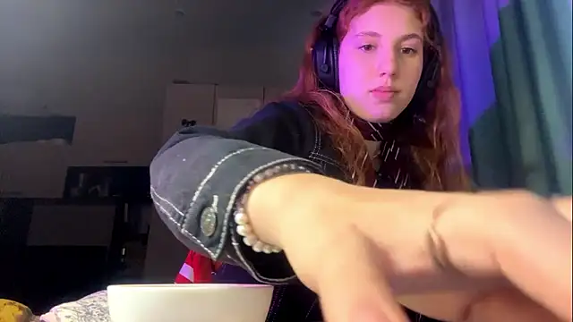 Snapshot of AliceCarrol chatting on 02/26/26, 02:27 AliceCarrol online show from 02/26/26, 02:27