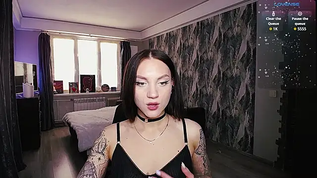 Snapshot of comeherehoney chatting on 02/25/26, 12:26 comeherehoney online show from 02/25/26, 12:26