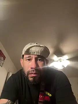 Snapshot of TheDaddio03 chatting on 02/24/26, 04:32 TheDaddio03 online show from 02/24/26, 04:32