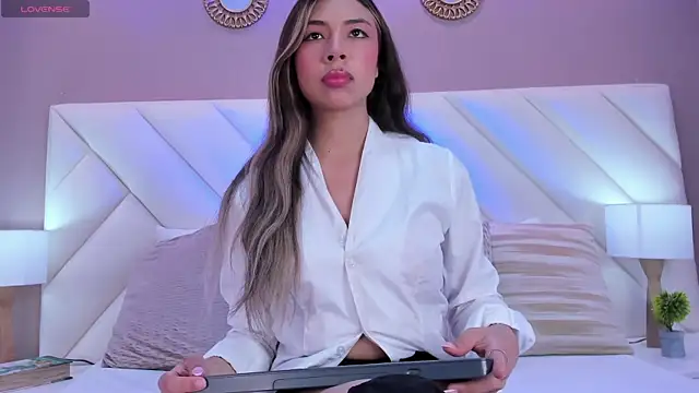 ValeryGomezz online show from 04/23/26, 03:14