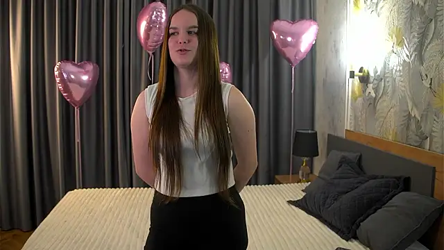 MarenCalarco online show from 02/15/26, 03:53