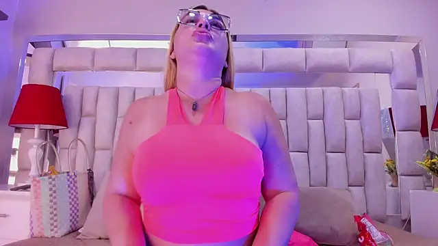 Snapshot of AngellHott_ chatting on 02/26/26, 05:01 AngellHott online show from 02/26/26, 05:01