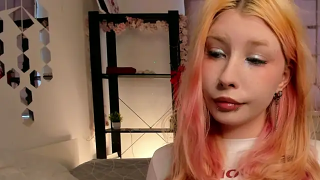 WarmAtEdges online show from 04/24/26, 02:41