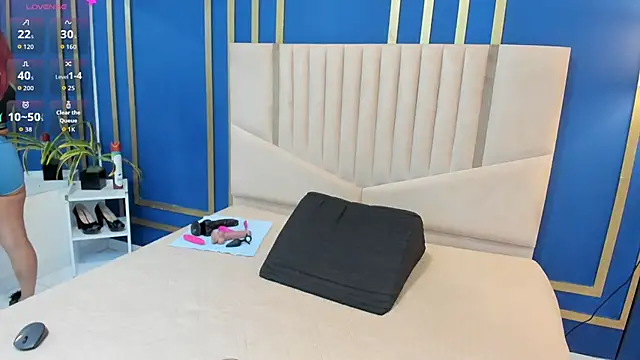 Karina Towers online show from 04/23/26, 12:04