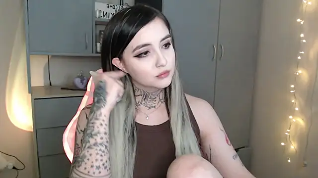 Snapshot of Rin_Tozier chatting on 02/14/26, 11:45 Rin Tozier online show from 02/14/26, 11:45