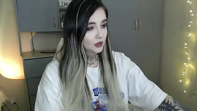 Snapshot of Rin_Tozier chatting on 02/17/26, 12:51 Rin Tozier online show from 02/17/26, 12:51